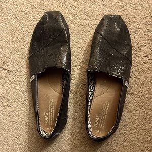 Toms black women’s 8.5 sparkle flats. Good condition
